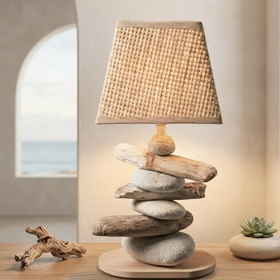 Collection de lampes artisanales en bois flotté et galets du Placard à Galets
